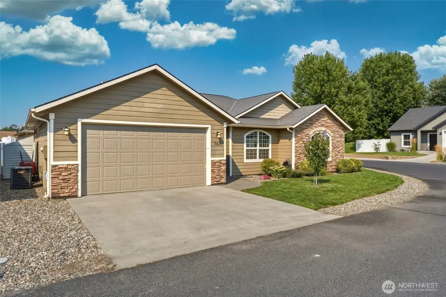 763 SE Bedford Loop, College Place, WA 99324 - #3