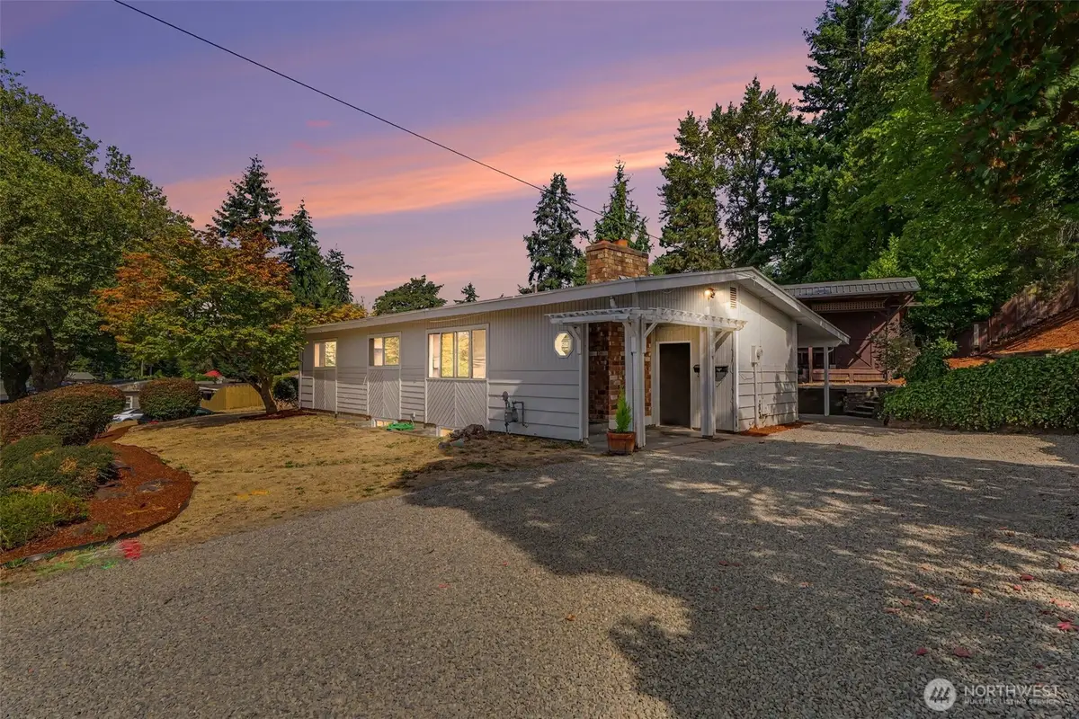 2618 NE 9th St, Renton, WA 98056 - #1