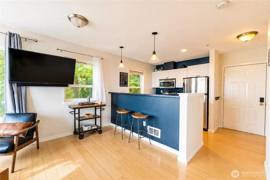 524 6th Avenue W #302, Seattle, WA 98119 - #3