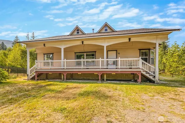 8365 Holly Lane, Maple Falls, WA 98266