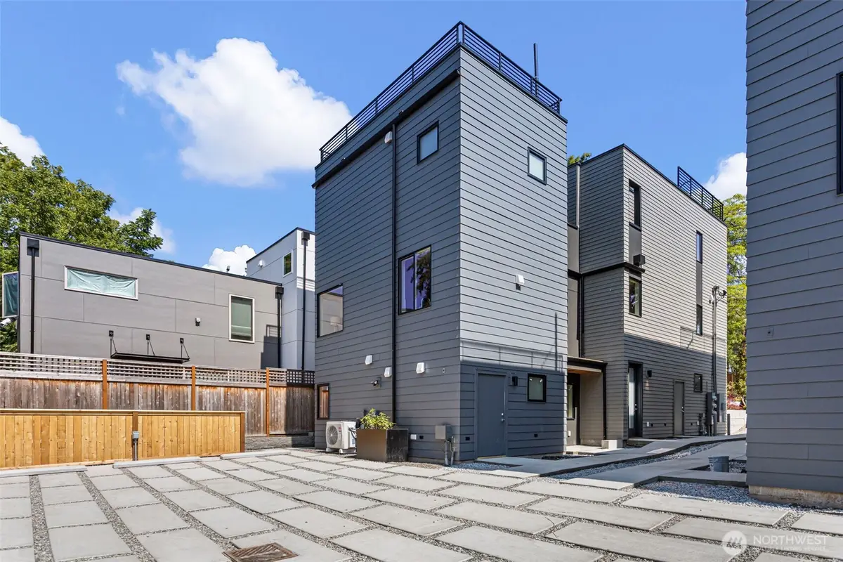 8039 Wallingford Avenue N #B, Seattle, WA 98103 - #1