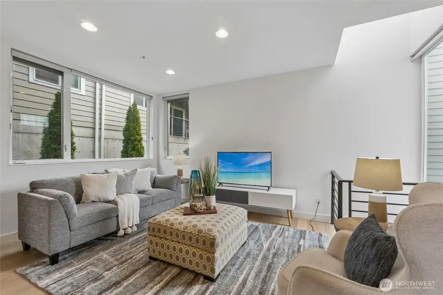 3920 1st Avenue Ne #C, Seattle, WA 98105 - #2