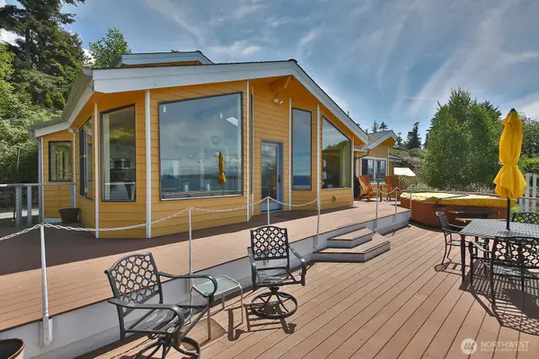 330 Susana Drive, Freeland, WA 98249