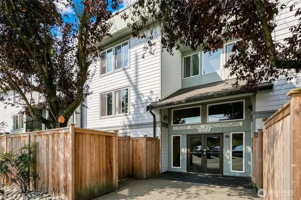 13717 Linden Avenue N #104, Seattle, WA 98133