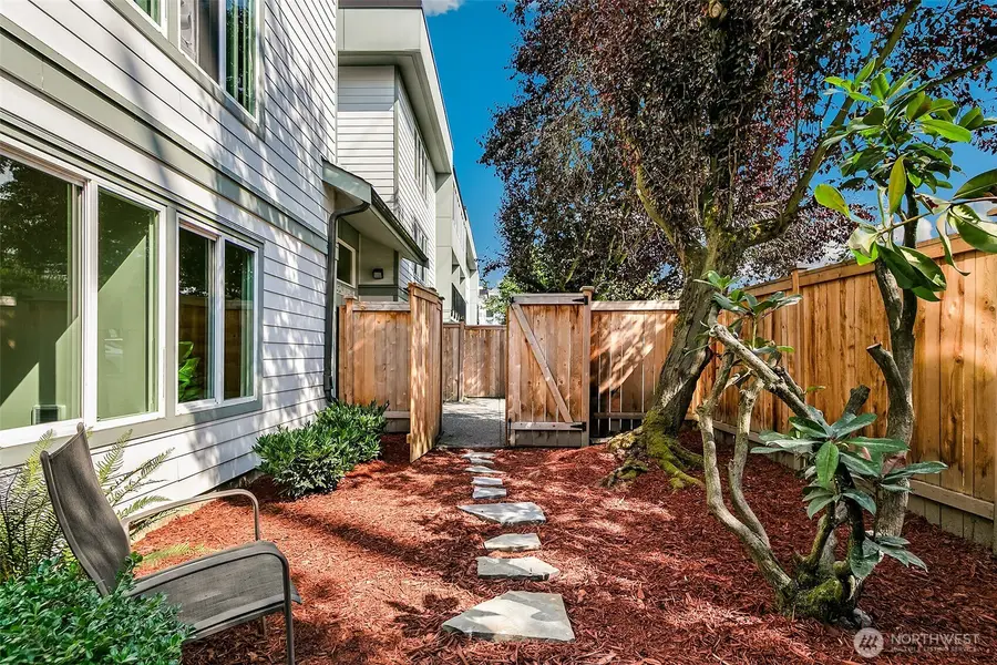 13717 Linden Avenue N #104, Seattle, WA 98133 - #3