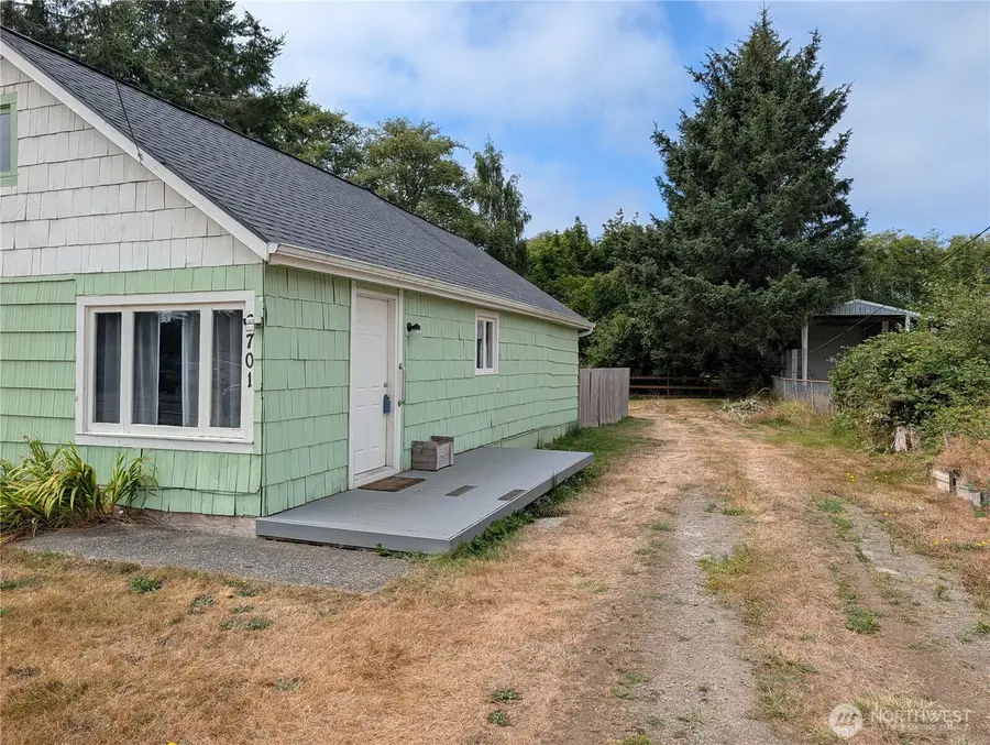 6701 V Place, Long Beach, WA 98631 - #3