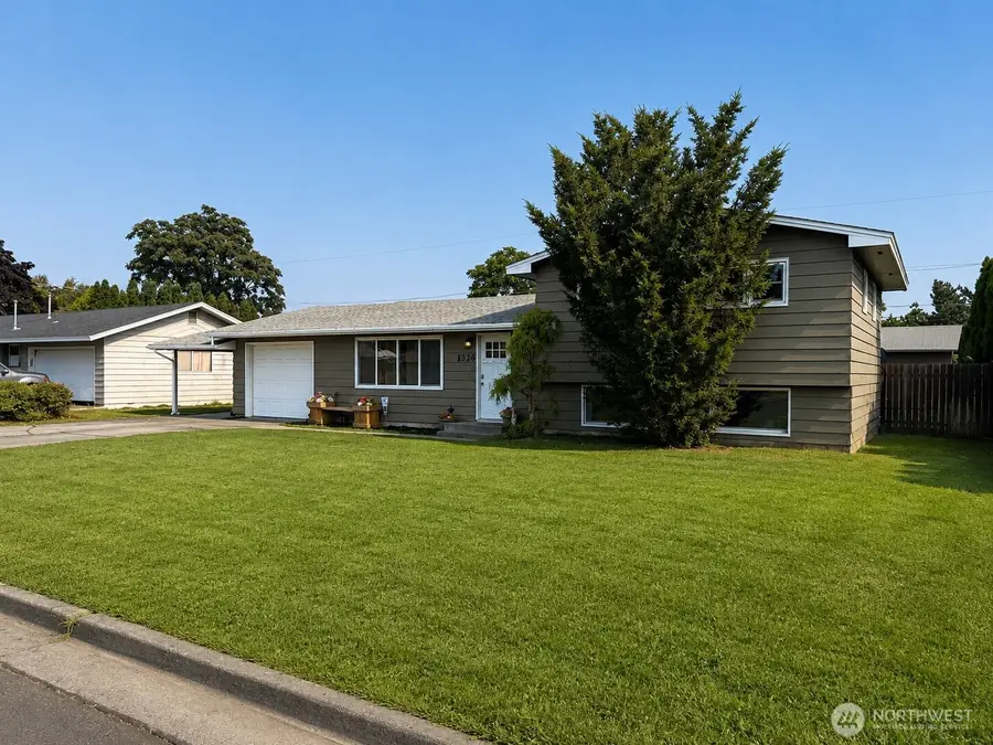 1326 E Elm Street, Othello, WA 99344 - #2
