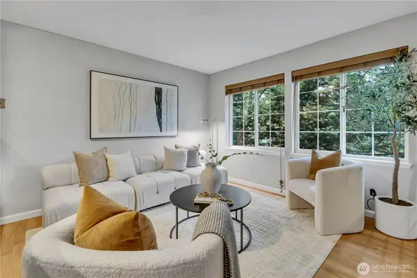 952 N 35th Street #102, Seattle, WA 98103