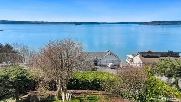 7821 East Side Drive Ne, Tacoma, WA 98422