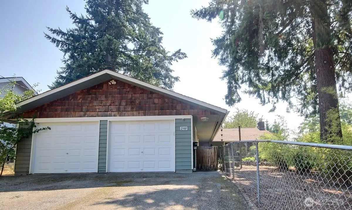 2301 NE 10th Street, Renton, WA 98056 - #1
