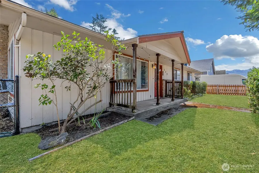 229 Mashell Avenue N, Eatonville, WA 98328 - #3
