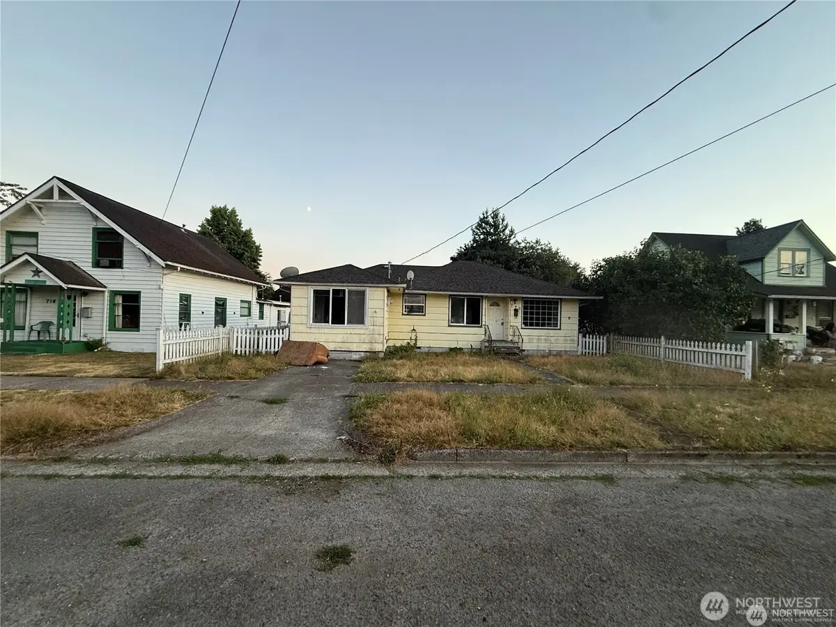 720 W Chestnut Street, Centralia, WA 98531 - #1