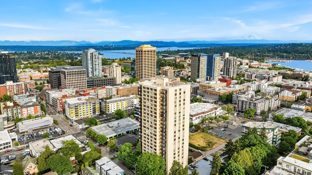 4540 8th Avenue Ne #1002, Seattle, WA 98105 - #1