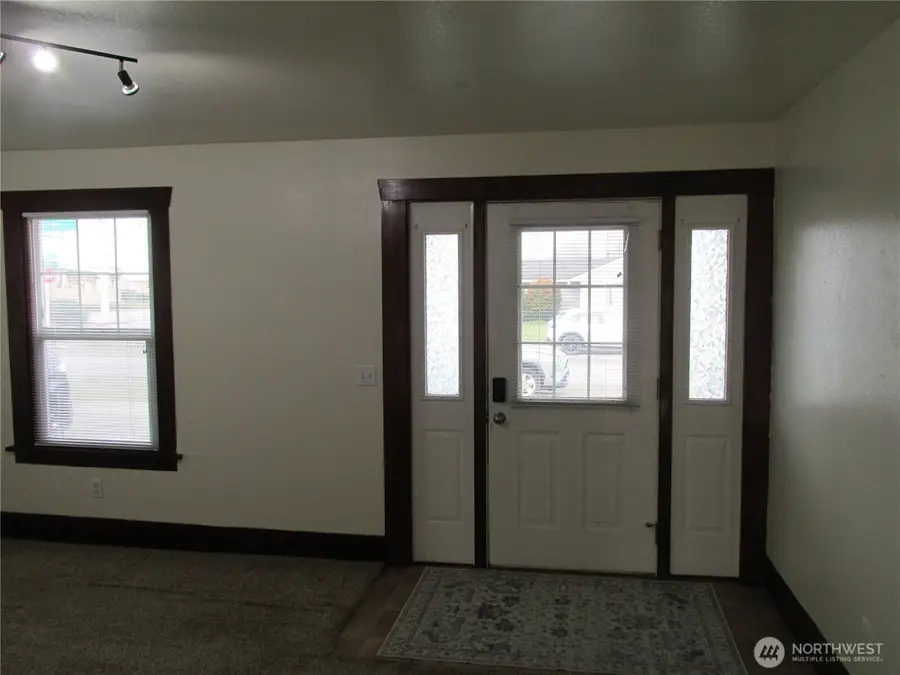 110 E Hazel Avenue, Burlington, WA 98233 - #2