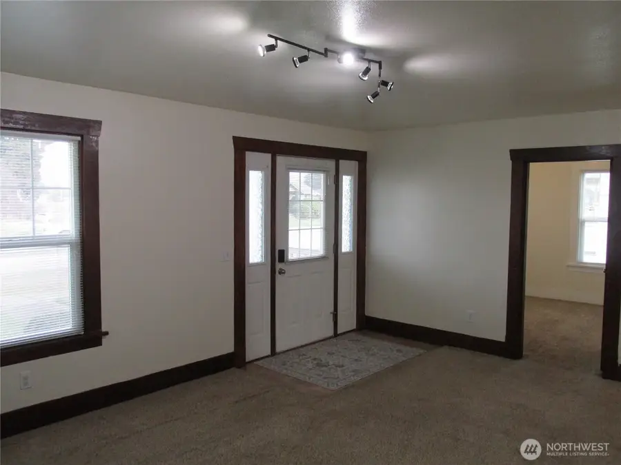 110 E Hazel Avenue, Burlington, WA 98233 - #3