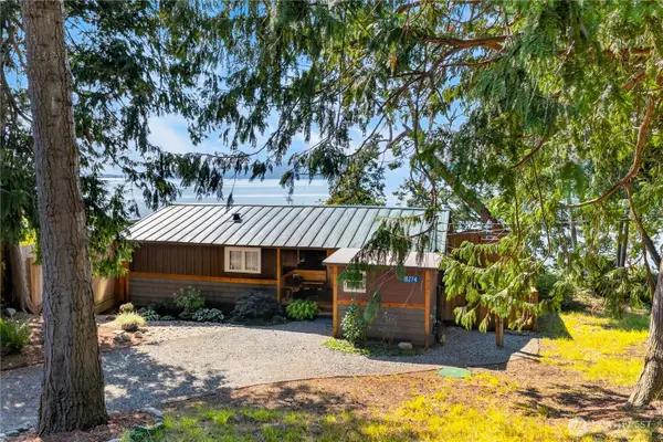 18274 Capet Zalsiluce Road, La Conner, WA 98257