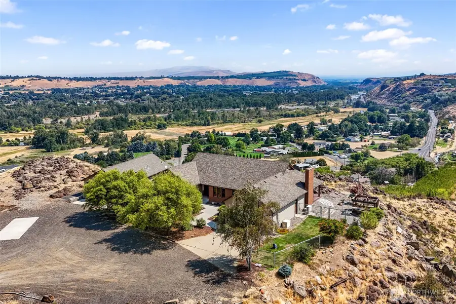 290 Trails End Lane, Yakima, WA 98903 - #3