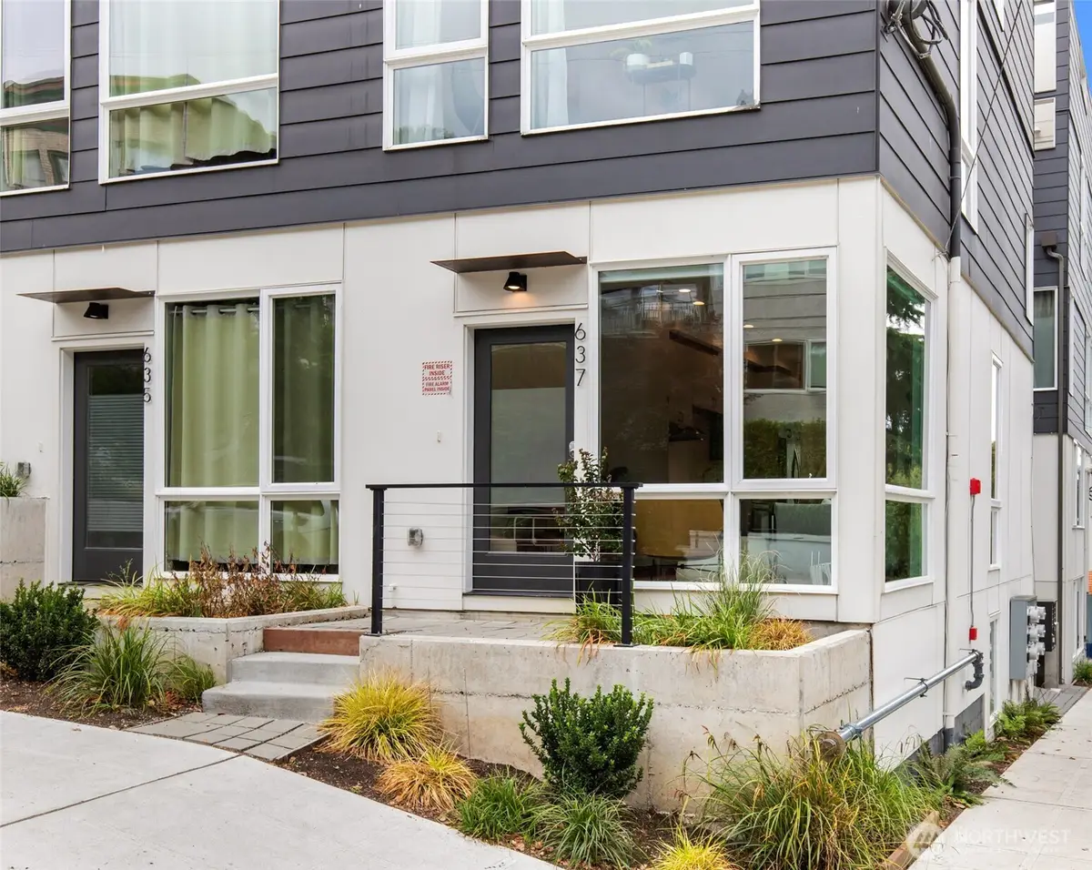 637 13th Avenue E, Seattle, WA 98102 - #1