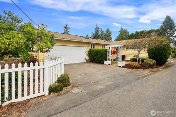 20224 Greenwood Ave N, Shoreline, WA 98133