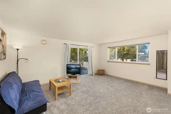 12056 15th Avenue Ne #201, Seattle, WA 98125