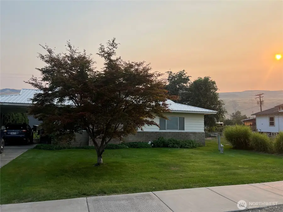 1518 Columbia Avenue, Bridgeport, WA 98813 - #3