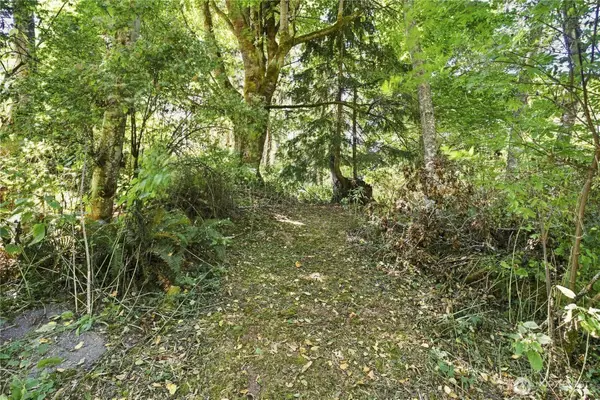 1 Leroy Circle, Clinton, WA 98236