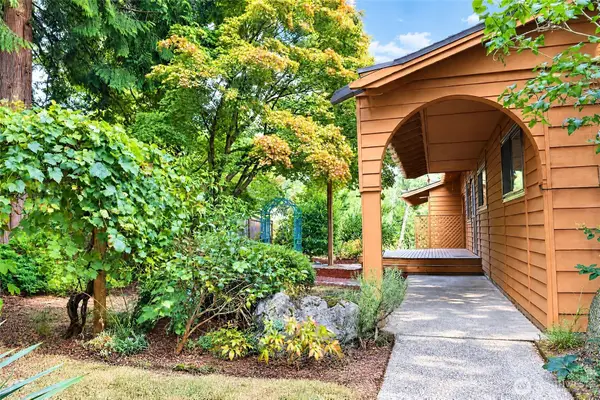 3520 NE 204th Street, Lake Forest Park, WA 98155