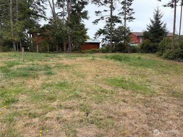 512 Duck Lake Drive Se #19, Ocean Shores, WA 98569