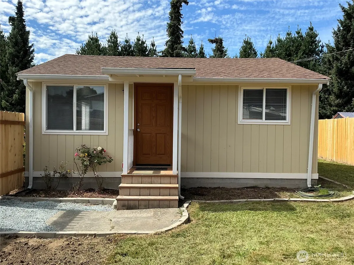 325 Hawthorne Street, Burlington, WA 98233 - #1