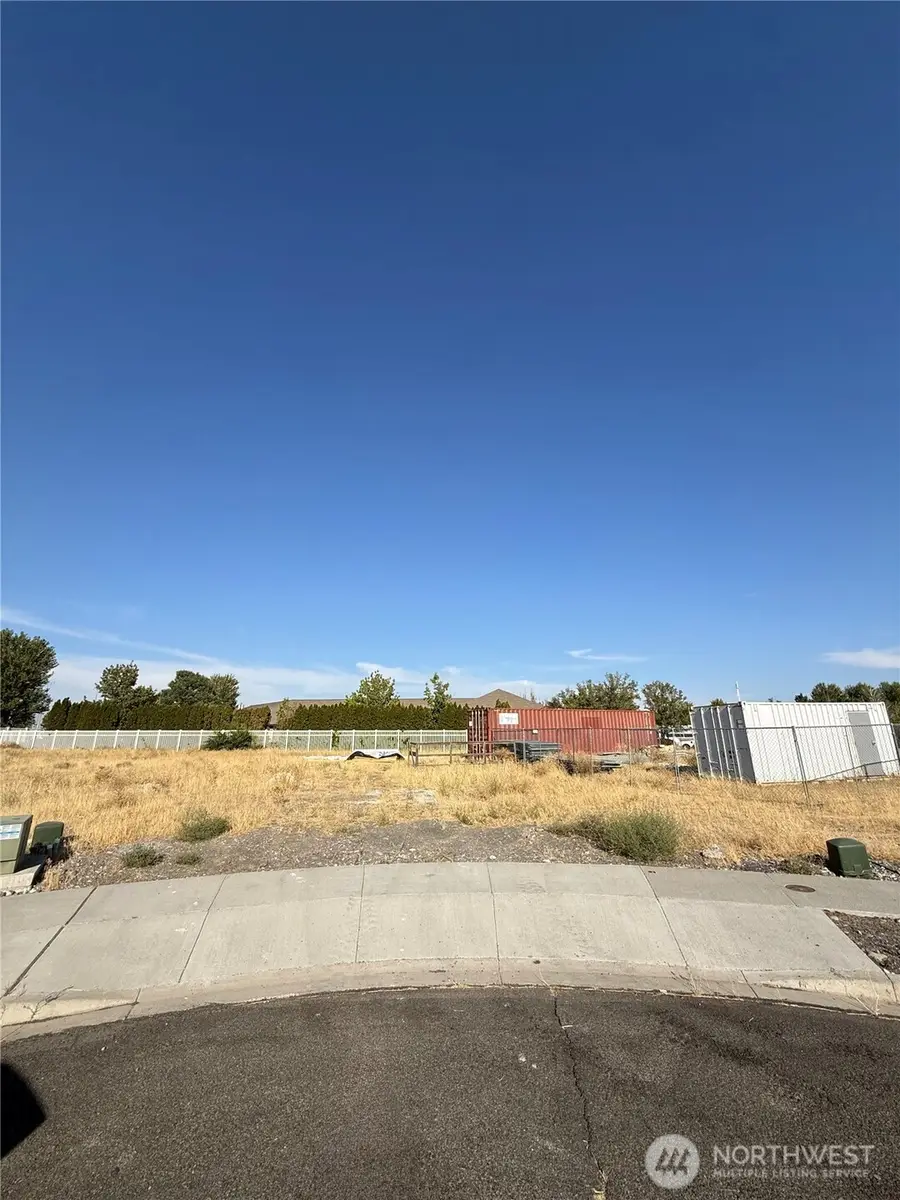 821 N Ted Yao Way #5, Moses Lake, WA 98837 - #2