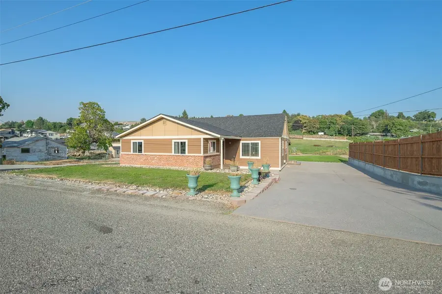 2331 NW Columbia Avenue, East Wenatchee, WA 98802 - #3