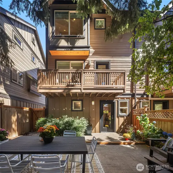 9613 Roosevelt Way Ne #B, Seattle, WA 98115