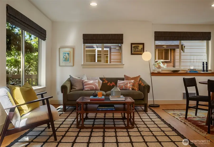 9613 Roosevelt Way Ne #B, Seattle, WA 98115 - #2