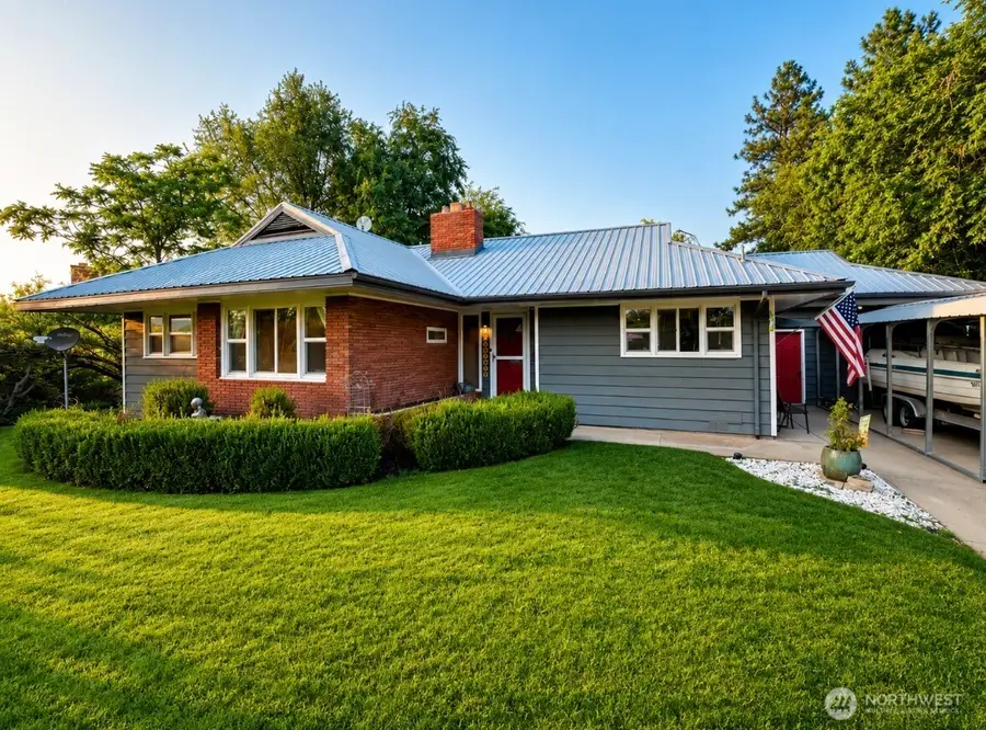 233 E 2nd Street, Tonasket, WA 98855 - #2