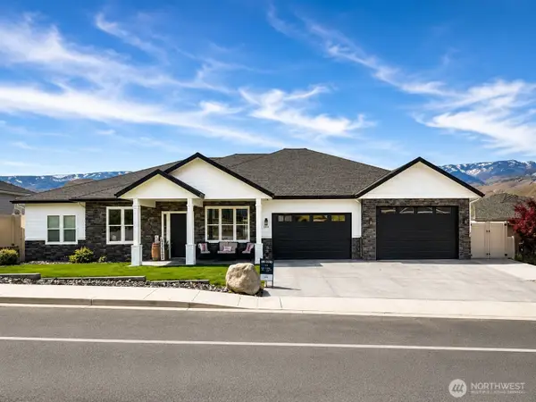 2858 SE Falcon View Drive, East Wenatchee, WA 98802