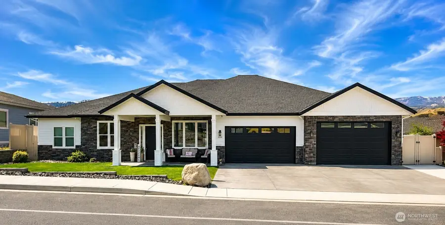 2858 SE Falcon View Drive, East Wenatchee, WA 98802 - #2