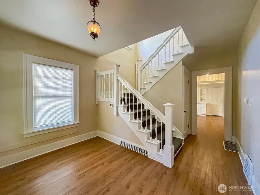 5262 15th Avenue Ne, Seattle, WA 98105 - #3