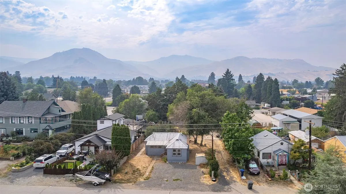 504 Ramona Avenue, Wenatchee, WA 98801 - #1