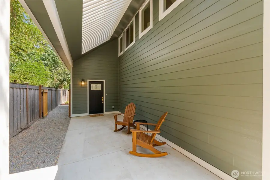 10530 Ashworth Avenue N #B, Seattle, WA 98133 - #3