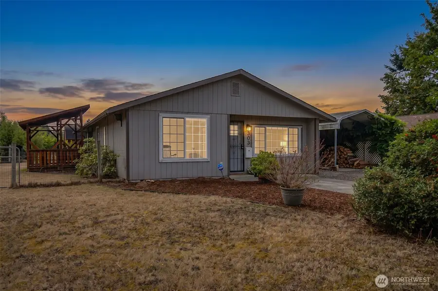 303 Olympia Street E, Rainier, WA 98576 - #3