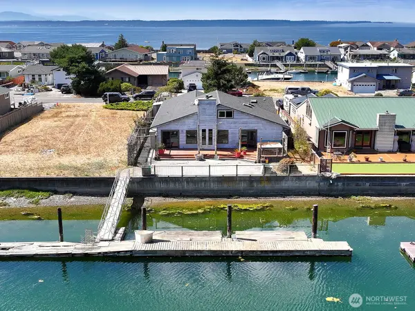 3705 Steelhead Drive, Greenbank, WA 98253