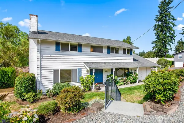 19827 11th Avenue Nw, Shoreline, WA 98177