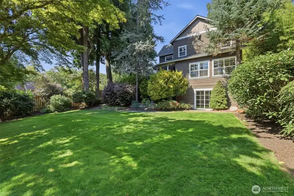506 Azalea Avenue Ne, Bainbridge Island, WA 98110