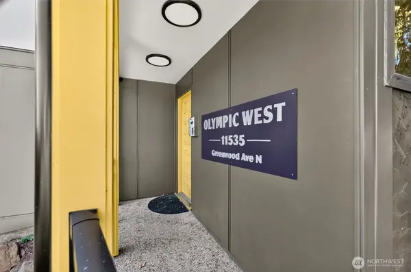 11535 Greenwood Avenue N #301, Seattle, WA 98133