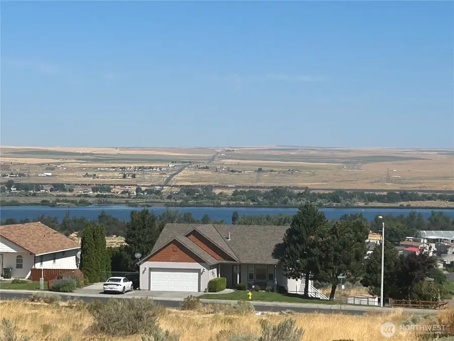 70 Roosevelt Avenue, Umatilla, OR 97882 - #2