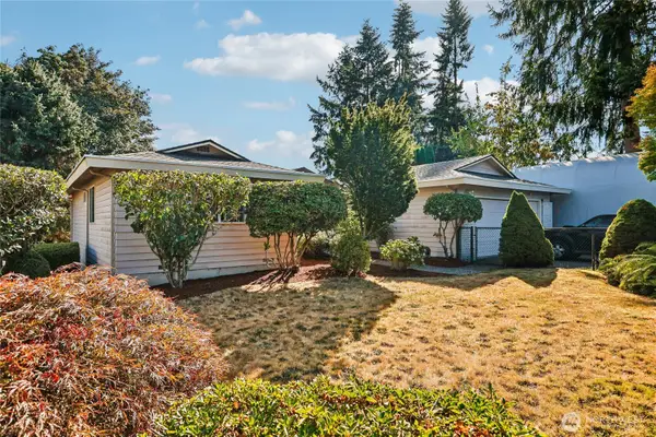 8621 Vistarama Avenue, Everett, WA 98208