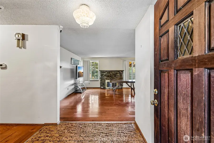 8621 Vistarama Avenue, Everett, WA 98208 - #3