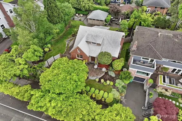 1560 28th Avenue W, Seattle, WA 98199