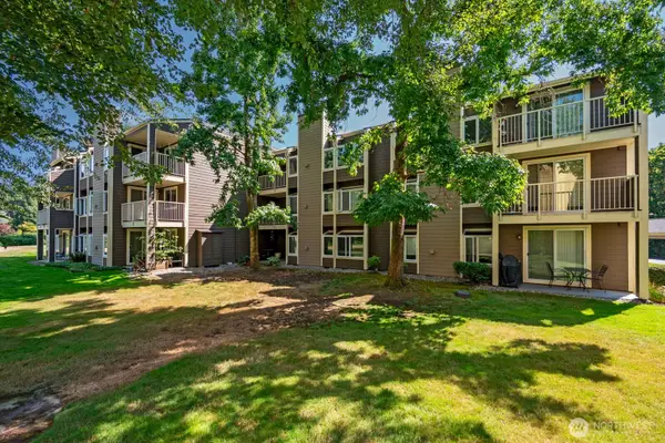 7350 W Lake Sammamish Parkway #3-302, Redmond, WA 98052