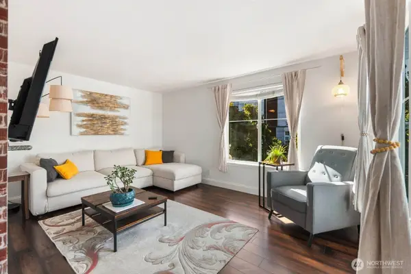 300 10th Avenue #A309, Seattle, WA 98122